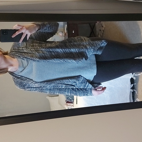 Black and White cardigan - Picture 5 of 5